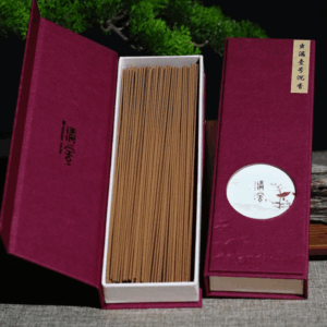 The aroma of Hainan Chonglou No. 1 agarwood is pure, sweet and cool, with a specific honey-sweet aroma. It is made of carefully selected natural incense materials without any chemical additives, which is beneficial to human health.