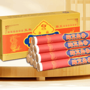The moxa sticks are made of moxa from Funiushan, Nanyang, and are hand-rolled by workers. The moxa is firm and breathable, not loose, and easy to ignite. Before use, please peel off the outermost red wrapping paper of the moxa stick. Specifications: 1.8cm×20cm/stick, 10 sticks/box