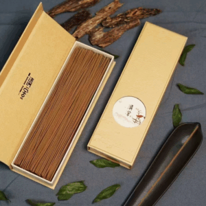 The aroma of Hainan agarwood is natural and mellow, with a hint of sweetness in the fragrance of flowers and fruits. It is made of carefully selected natural incense materials without any chemical additives, and is cost-effective.