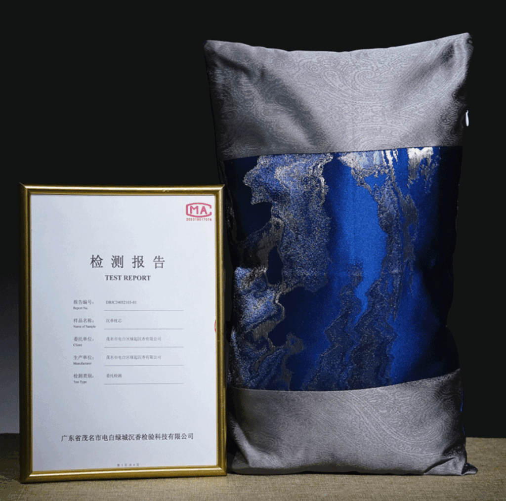 Hot sale, good reputation. 1500g Hainan old material agarwood is selected as the pillow core, the fragrance is mellow and lasting. Relieve mental stress and enjoy a relaxing and pleasant sleep.